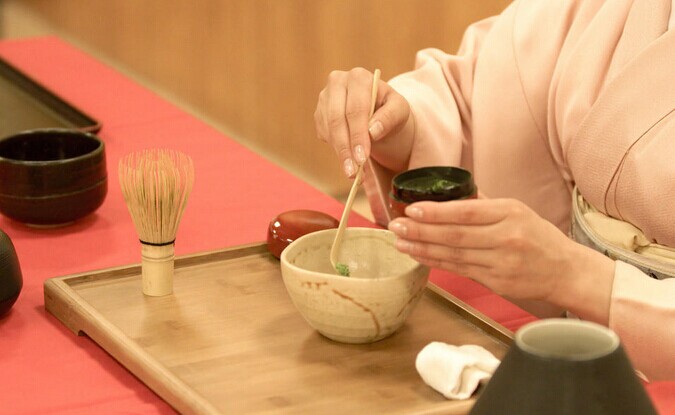 儀式感過(guò)重的“茶文化”注定會(huì)被舶來(lái)品取代？|餐飲界