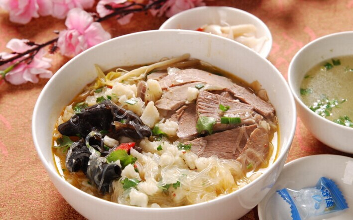 特色美食被“標(biāo)準(zhǔn)化”背后的思考：同質(zhì)化問(wèn)題怎么破？|餐飲界