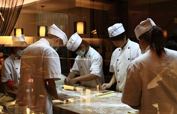 外賣平臺掀起直播后廚新潮流，消費(fèi)者深表期待