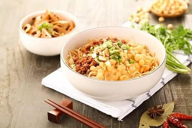 他把一個(gè)單品做到整個(gè)城市為之“瘋狂”，背后的秘密竟是這樣！|餐飲界