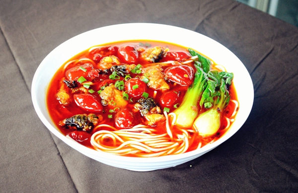 多家小面館員工稱幾月未領(lǐng)工資，重慶小面不賺錢了？|餐飲界