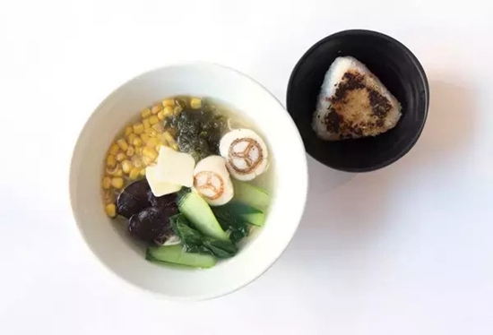 奔馳干起了餐飲，網(wǎng)友評(píng)價(jià)是這樣的……
