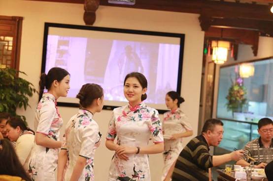 1個(gè)月火爆整個(gè)重慶，這家重慶火鍋店到底做了啥?