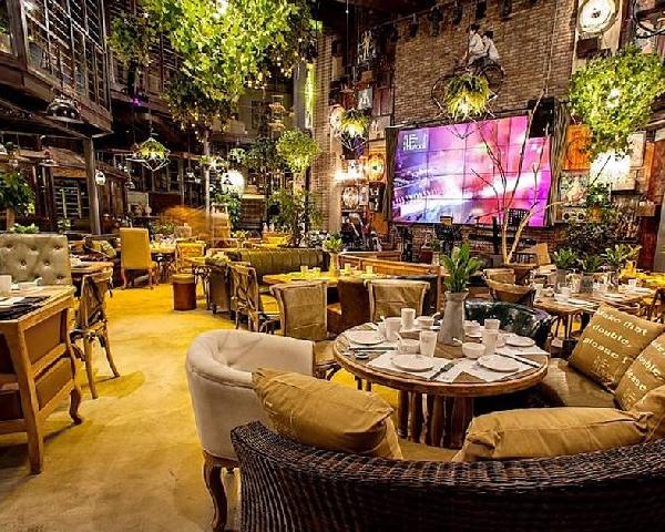 開便利店、書店、花店、家具店……餐飲老板開始跨界！