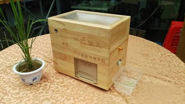 這家粥店竟然把碾米機搬上了餐桌！并成功吸引了美女網紅關注！|餐飲界
