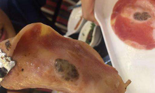 顧客在?？趷凵锌筒蛷d吃到“惡心”烤肉？商家回應(yīng)：是積血肉