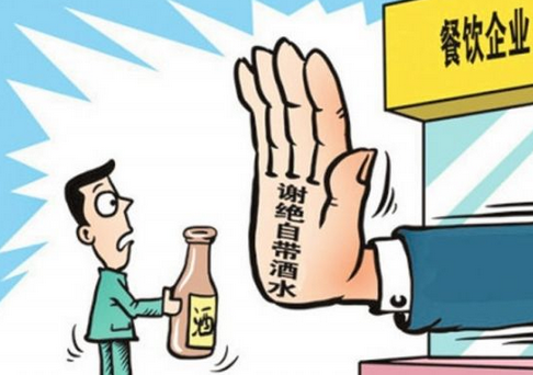 因?yàn)楣膭?lì)顧客自帶酒水，這家餐廳火了起來