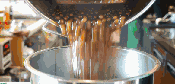 一杯奶茶=8罐紅牛！你們愛喝的COCO、貢茶等暢銷奶茶，還敢喝嗎？