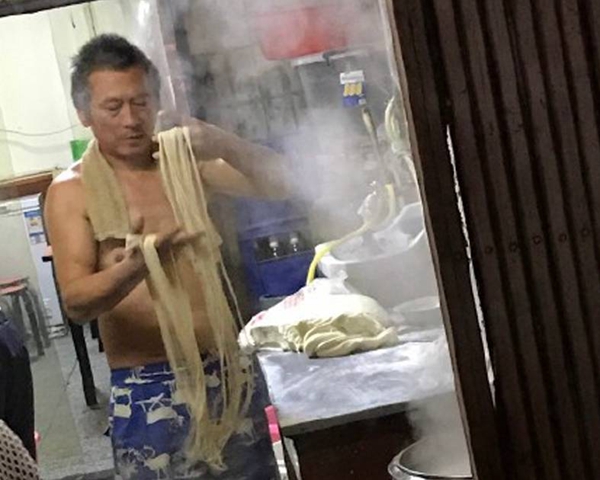 驚動美食大V和《男人裝》的“京城第一拉面”，竟只要10塊錢一碗？|餐飲界