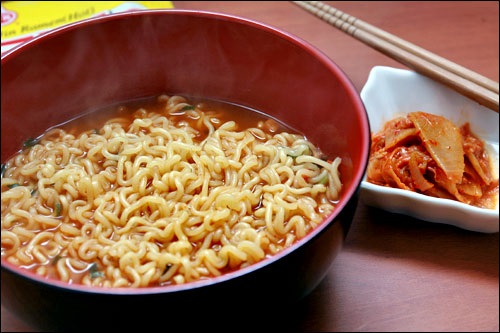 外賣終結(jié)方便面？ 專家稱方便面可轉(zhuǎn)向休閑食品
