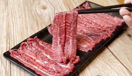 這個城市400多家潮汕牛肉火鍋，今冬只剩下101家，原來被串串香給頂了|餐飲界