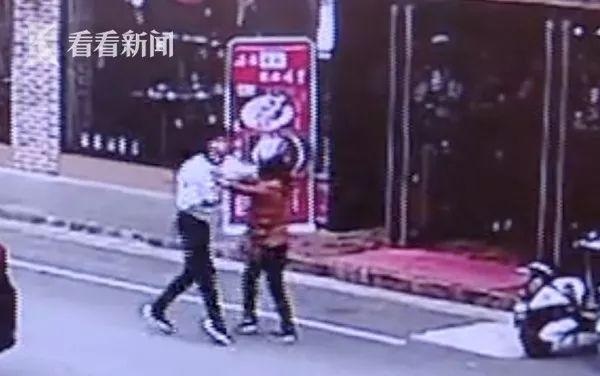 餐廳女員工遲到1分鐘被辭退，還被負(fù)責(zé)人猛踹、狠扇耳光