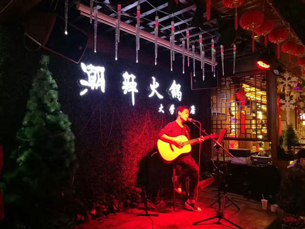 畢業(yè)就創(chuàng)業(yè)，大學生選擇哪個火鍋品牌才能穩(wěn)賺第一桶金