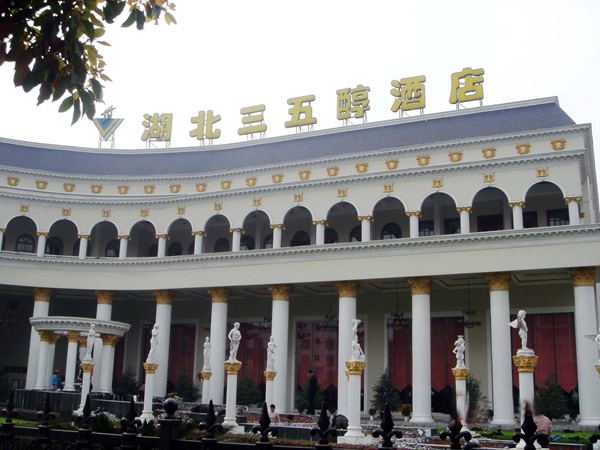 三五醇：一家店三種業(yè)態(tài)，老少通吃
