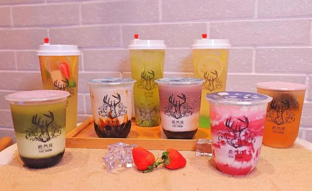 鹿角戲更名傳因資本注入，茶飲品牌緣何受資本青睞？｜餐見