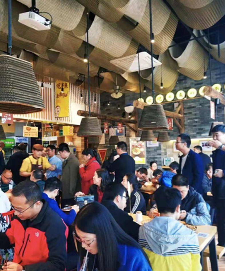 100多平的店面日收1.5萬，翻座達6次以上，憑什么？