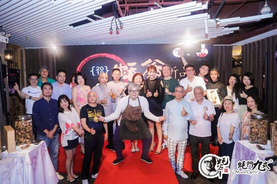蠔爺月餅品鑒會完滿結(jié)束，引食神酒神雙雙贊不絕口！
