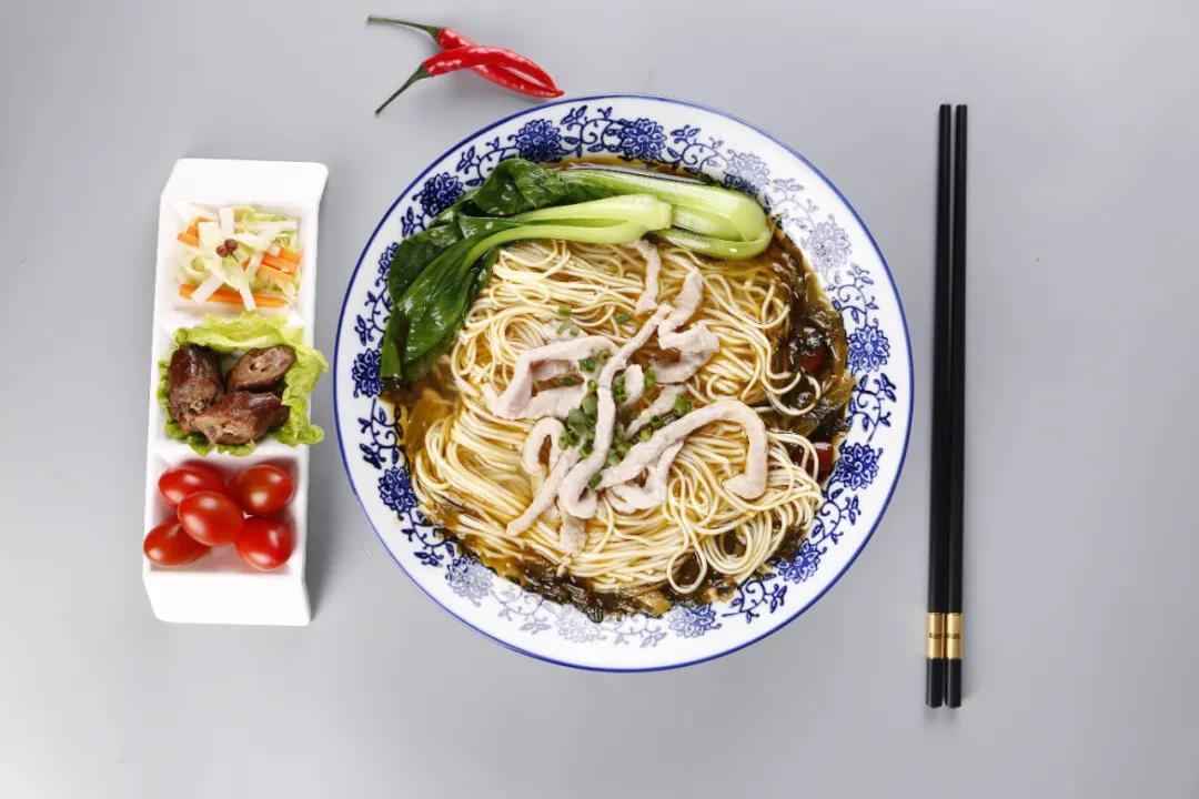 “被人忽悠”開飯店，20萬打水漂，最后他總結了一句話