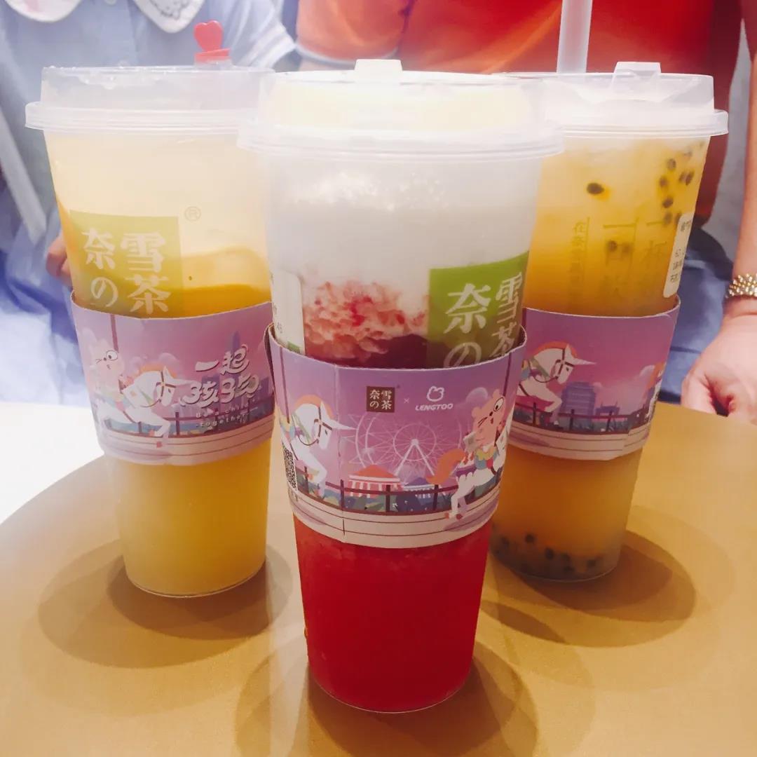 奈雪完成近億美金新融資；西貝因茶位費遭投訴；上海一男子因吃河豚成植物人