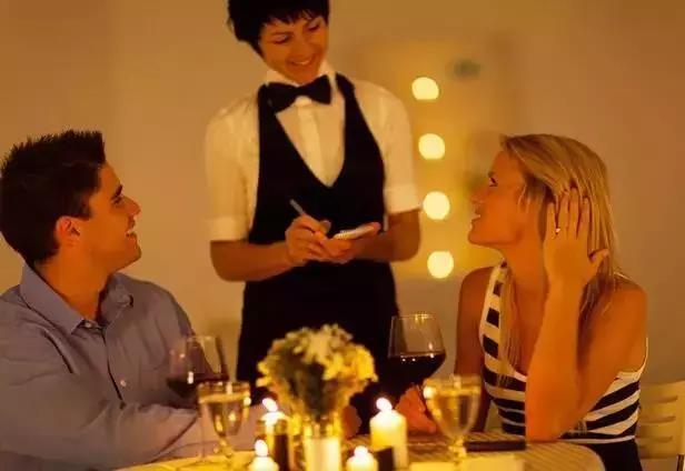 顧客要退菜，看4個(gè)不同服務(wù)員如何處理！