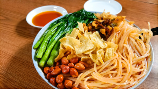大型真香現(xiàn)場，青菜才是螺螄粉的“靈魂伴侶”