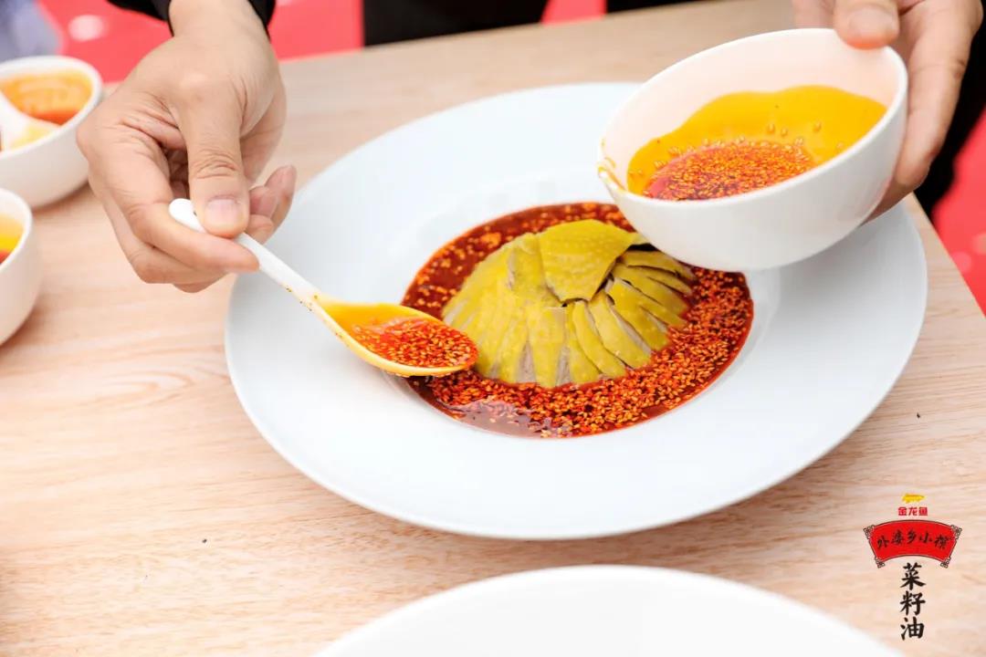  無(wú)辣不歡，看金龍魚(yú)外婆鄉(xiāng)小榨菜籽油如何打動(dòng)辣食愛(ài)好者的胃？