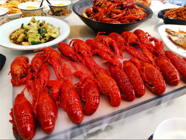 單場直播破20萬，抖音武漢美食人氣榜第1名，這家小龍蝦店是如何做到的？