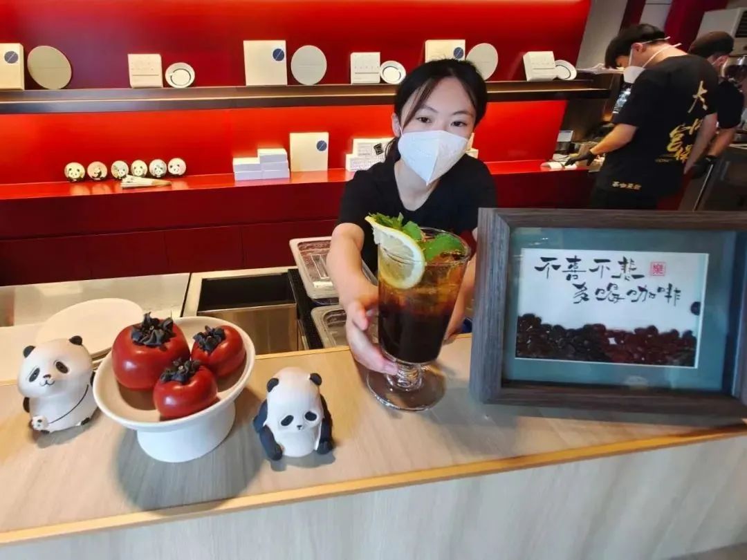 老字號布鞋內(nèi)聯(lián)升做咖啡，跨界咖啡這么卷了嗎？|餐飲界