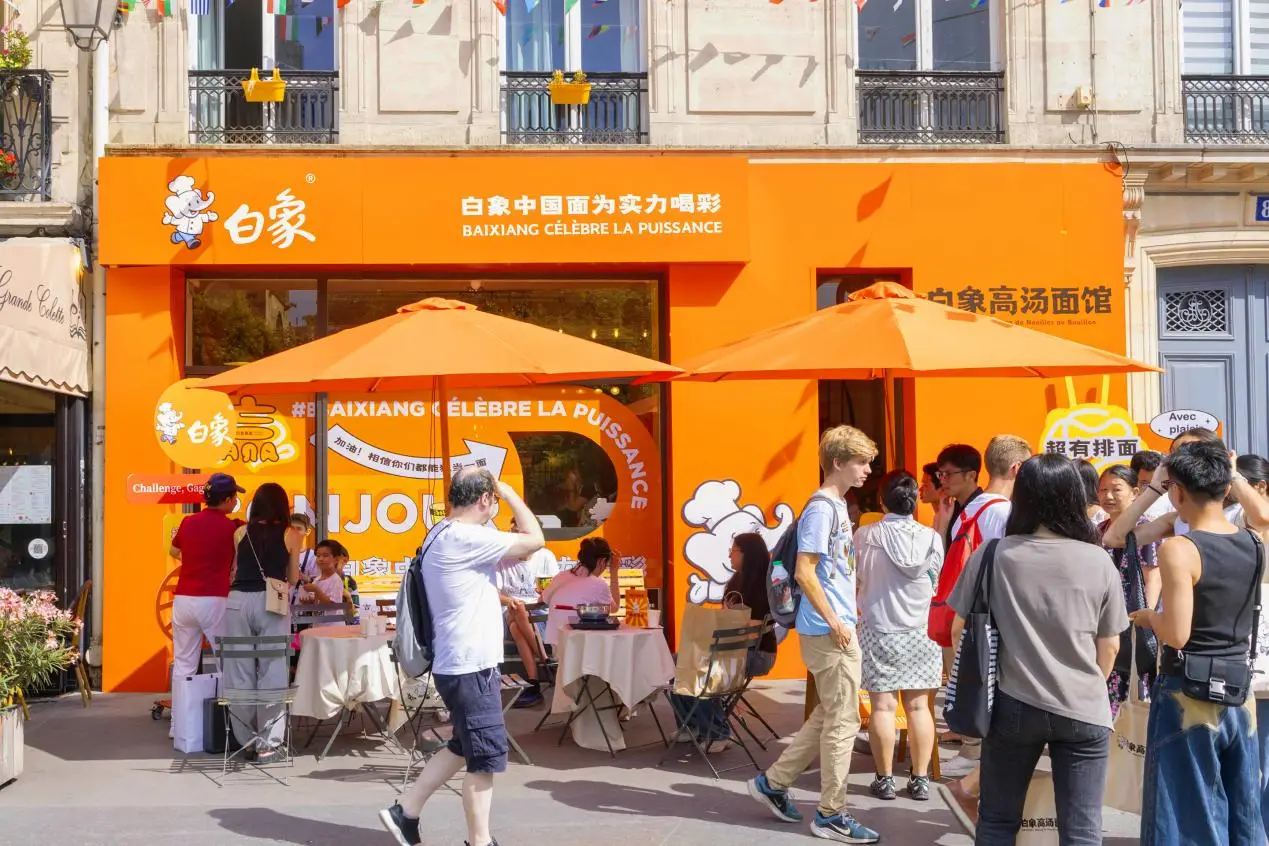 高湯面館閃耀巴黎，白象中國面引領(lǐng)出海新風(fēng)向