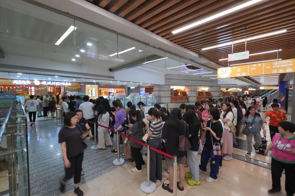 登頂熱搜，這家烤肉店憑何讓頂流商圈為之瘋狂？|餐飲界
