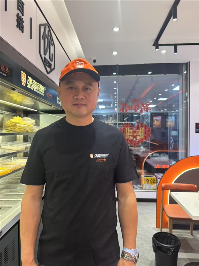張亮麻辣燙加盟業(yè)主于海波：5年開(kāi)8店，煮沸四川不靠大廚靠體系