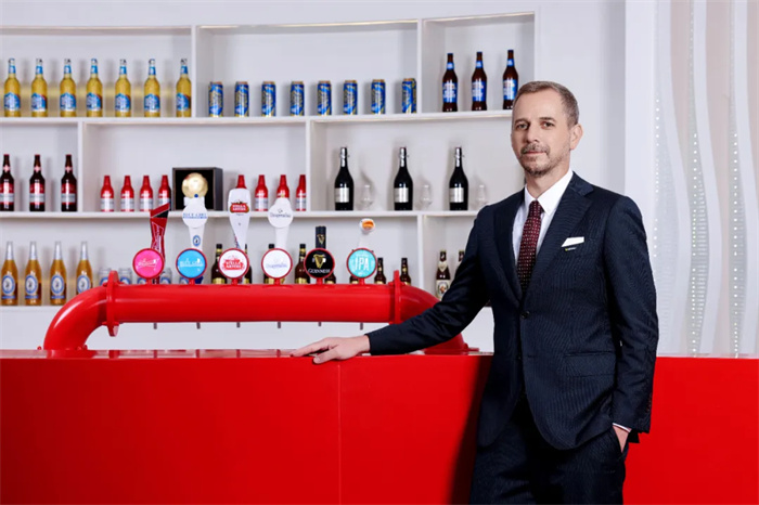 百威中國新總裁盛錦華“首秀”，高端啤酒巨頭接下來要怎么干？