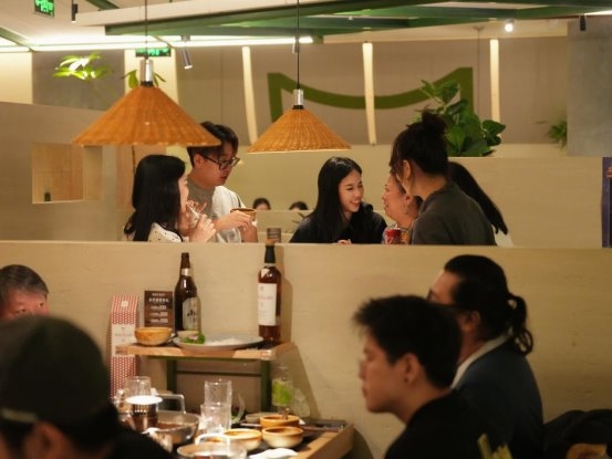 孟慧圓深夜打卡！單日狂賣6萬、翻臺5輪，沸點計劃憑啥火出圈？